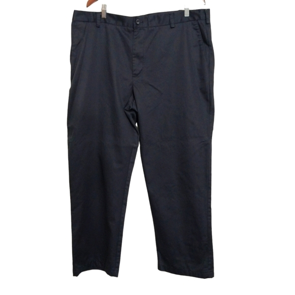 ✨Bogo FREE✨ Izod American Chino Black Khaki Straight Fit Pants Sz 40 x 30 - Picture 1 of 5